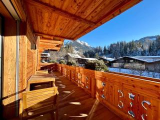 Cozy 3-Bedroom Chalet in the Heart of Gstaad - Gstaad - 9