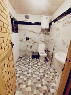 Birdsong Pahalgam 5BR Stay with Riverside - 1