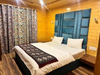 Birdsong 5BR Stay with Riverside by Homeyhuts - Pahalgām - 4