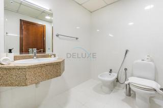 Lakeside 2BR, Steps from Metro & Almas West Lake, Quick Drive to Ain Dubai & Beach, Lakepoint N2, JLT by Deluxe Holiday Homes - 4