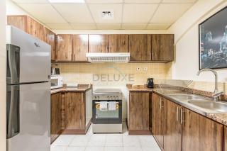 Lakeside 2BR, Steps from Metro & Almas West Lake, Quick Drive to Ain Dubai & Beach, Lakepoint N2, JLT by Deluxe Holiday Homes - 3