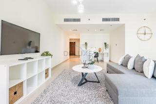 Lakeside 2BR, Steps from Metro & Almas West Lake, Quick Drive to Ain Dubai & Beach, Lakepoint N2, JLT by Deluxe Holiday Homes - 8