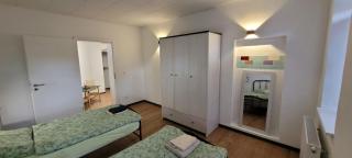 Seyfarthrooms - Monteurwohnung Großröhrsdorf 4 - zentrale Lage, gute Anbindung, ideal für 2 Personen - 2