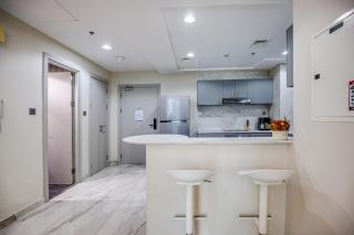 Spacious 1BR in the iconic Torch Tower, Dubai Marina - Allsopp&Allsopp - Dubai - 3