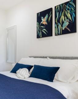 Stunning Studio Close To Station Short Mid Long Stays With View - London - 0