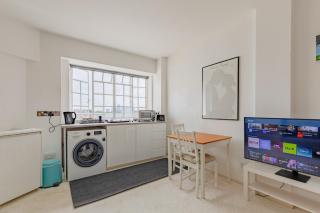 Superbly Located City Studio in Russell Square - 9