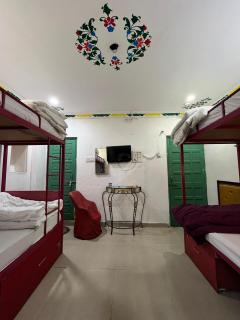 HOTEL HANUMAN GHAT On LAKE PICHOLA - 8