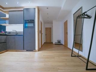 BLACKSTYLE - Stylish Apartment with Balcony & Parking in Tyrol, presented by AlpenLuxus - 5