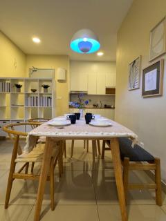 Comfy 3BR,OKR, Gym & Pool near Mid Valley, Netflix - 3