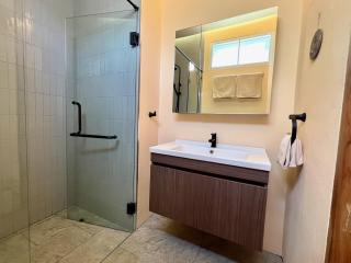 Luxury Retreat, Pool, Gym, Sauna, Spacious land & Garden - 6