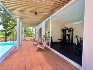 Luxury Retreat, Pool, Gym, Sauna, Spacious land & Garden - 4