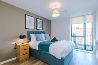 High End 2 Bedroom with Parking and City Access - 5