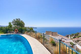 Stunning sea views pool garden - 8