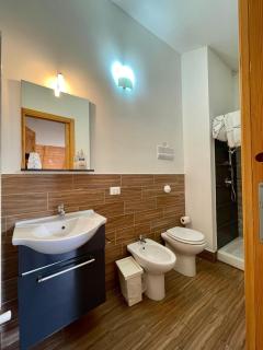 Flyhouse PARCHEGGIO AUTO BICI GRATUITO - 8