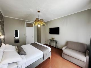 Stylish Two-Bedroom Apartment near Exhibition Fiera Milano City - Milaan - 4