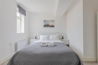 Sleek Studio Style Flat near City of London - 9