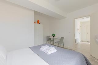 Sleek Studio Style Flat near City of London - 7