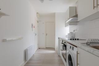 Sleek Studio Style Flat near City of London - 5