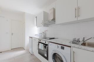 Sleek Studio Style Flat near City of London - 4