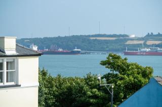 Skyfall - 2 Bedroom Apartment - Milford Haven - 4