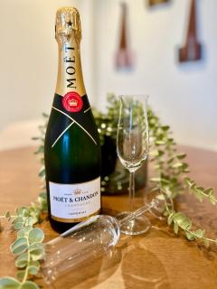 Miami Vice Appartement mit Balkon & Flussblick-Das Alpenzeit im Zentrum mit Parkplatz - 2