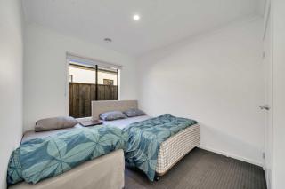 Modern Retreat 3BR Family Home - 4