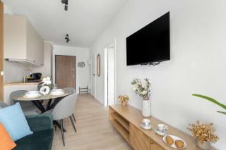 Tasteful Apartment with Parking and Gym by Noclegi Renters - Poznań - 2