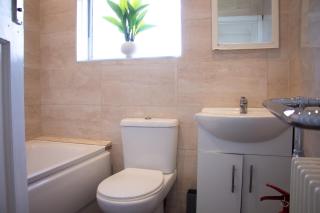 6-Bed Contractor Home, Wembley - The Hyde - 5