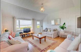 The Blue Dolphin with Panoramic Sea Views - Tythegston - 4
