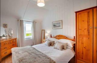The Blue Dolphin with Panoramic Sea Views - Tythegston - 2