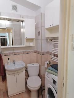 Dwa pokoje kuchnia łazienka w cichym centrum miasta z wewnętrznym parkingiem Samodzielne zameldowanie o dowolnej porze - 2