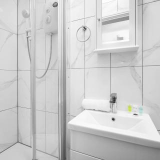 Stylish Apartment - High Speed Internet & Free Netflix - Near City Centre - 2MR - 6