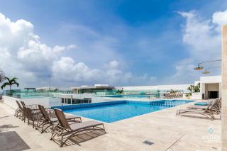 Central Retreat near Beach with Rooftop Pool & Gym - 5