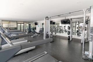 Central Retreat near Beach with Rooftop Pool & Gym - 6