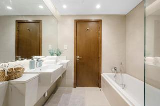 Stunning 1BR Canal Front Residence near Downtown - 3
