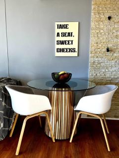 Chic 1 Bedroom City Centre Apartment - 2