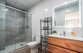 1 Bedroom Stunning Apartment In Grao De Castellon - 2