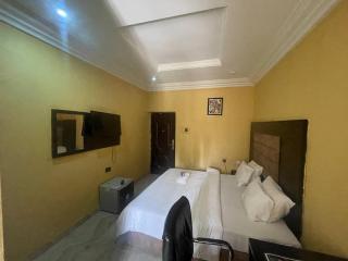 Suite 104 Hotel - Mama - 2