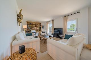 Beautiful 5 bed villa, large pool and views - 6