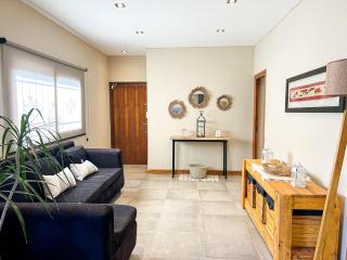 Dorrego House - House w Swimming Pool and Excellent Location - 5