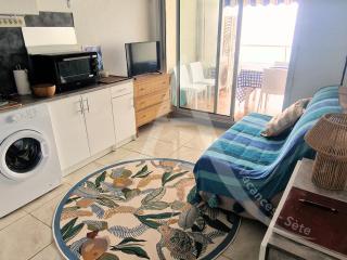 Studio cabine 4 personnes avec terrasse vue mer, climatisation et parking - 0