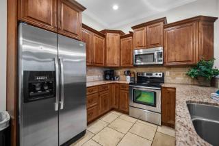 Pool & Sunshine Retreat - Resort-style Amenities - 1