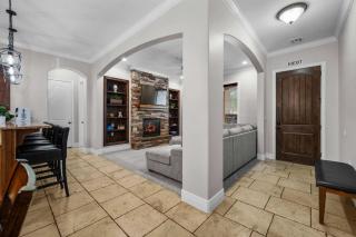 Pool & Sunshine Retreat - Resort-style Amenities - 4