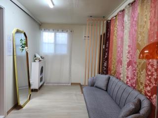 Rosemary - Seoul - 7
