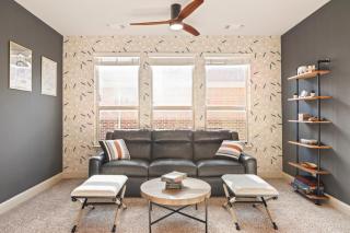 Luxe Retreat with EV Charger & Putting Green - Frisco - 2