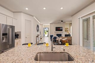 Luxe Retreat with EV Charger & Putting Green - Frisco - 3