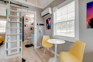 Galactikitty - Quirky Cabin Near Lake Brownwood! - Lake Brownwood - 3