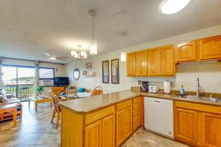 Walk to Nawiliwili Harbor Condo with Saltwater Pool - Lihue - 4
