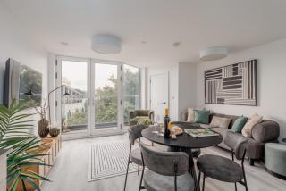 The Sloop by Grandeur Property - Poole - 4