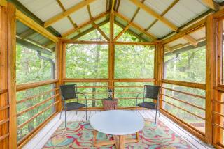 1 Mi to Burr Oak Lake Home with Deck and Patio! - - 0